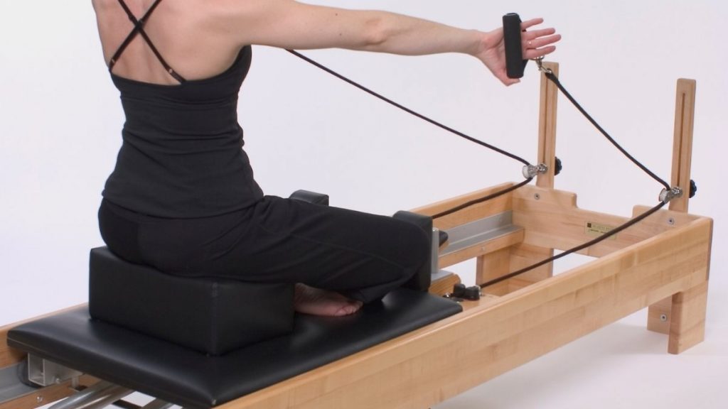 straps are connected to the rear end of the reformer via pulley